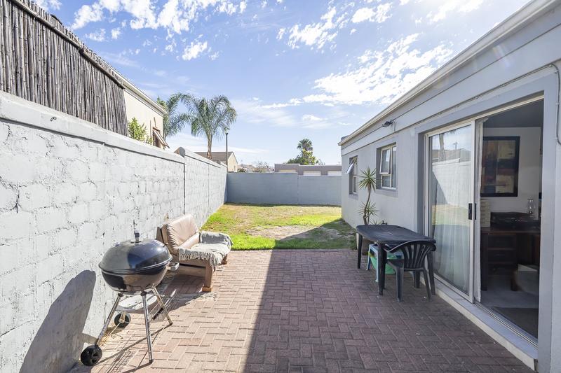 3 Bedroom Property for Sale in Uitzicht Western Cape